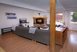 TV, fireplace, offices - Aspen at Outrun, Great renovated 3 BR, Hot tub (Crested Butte)