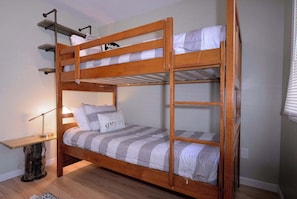 3 bedrooms, travel cot, WiFi, bed sheets