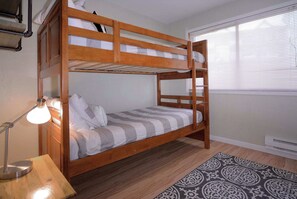 3 bedrooms, travel crib, WiFi, bed sheets - Aspen at Outrun, Great renovated 3 BR, Hot tub (Crested Butte)
