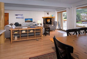 TV, fireplace, offices - Aspen at Outrun, Great renovated 3 BR, Hot tub (Crested Butte)