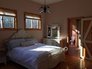 3 chambres, fer et planche à repasser, Wi-Fi, draps fournis