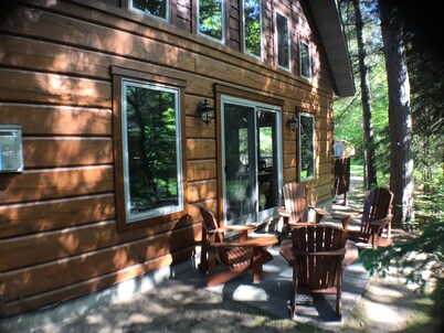 SUMMER fun in a cozy log lake home on the Whitefish Chain under the tall pines 🌲