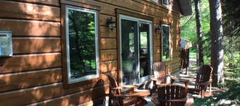 SUMMER fun in a cozy log lake home on the Whitefish Chain under the tall pines 🌲