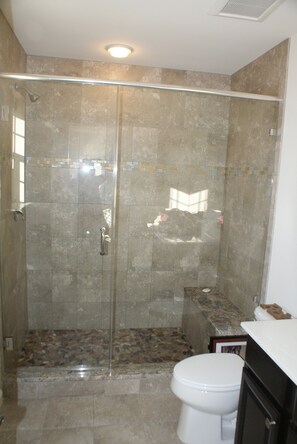 Combined shower/tub