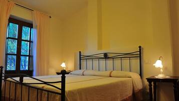 Doppelzimmer | Hochwertige Bettwaren, Minibar, Schreibtisch, kostenlose Babybetten