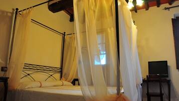 Suite | Premium bedding, minibar, desk, free cribs/infant beds