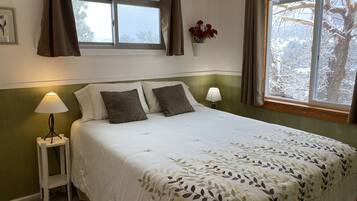 3 chambres, bureau, fer et planche Ă repasser, lit parapluie