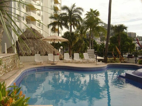 Outdoor pool. Beach apartment in Acapulco!!!!