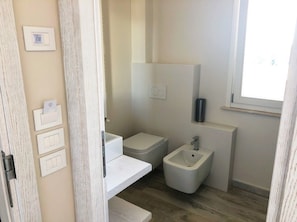 Shower, hair dryer, bidet, towels - Villa Paolina (Foligno)