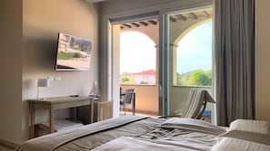 Deluxe Room, Balcony