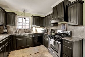 Fridge, microwave, oven, stovetop - Charming Midtown Home near Fairgrounds/TU/Downtown (Tulsa)