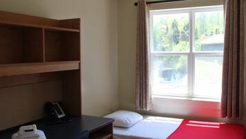 2 多间卧室、办公桌、免费 WiFi、床单