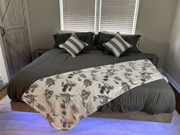 3 bedrooms, iron/ironing board, WiFi, bed sheets
