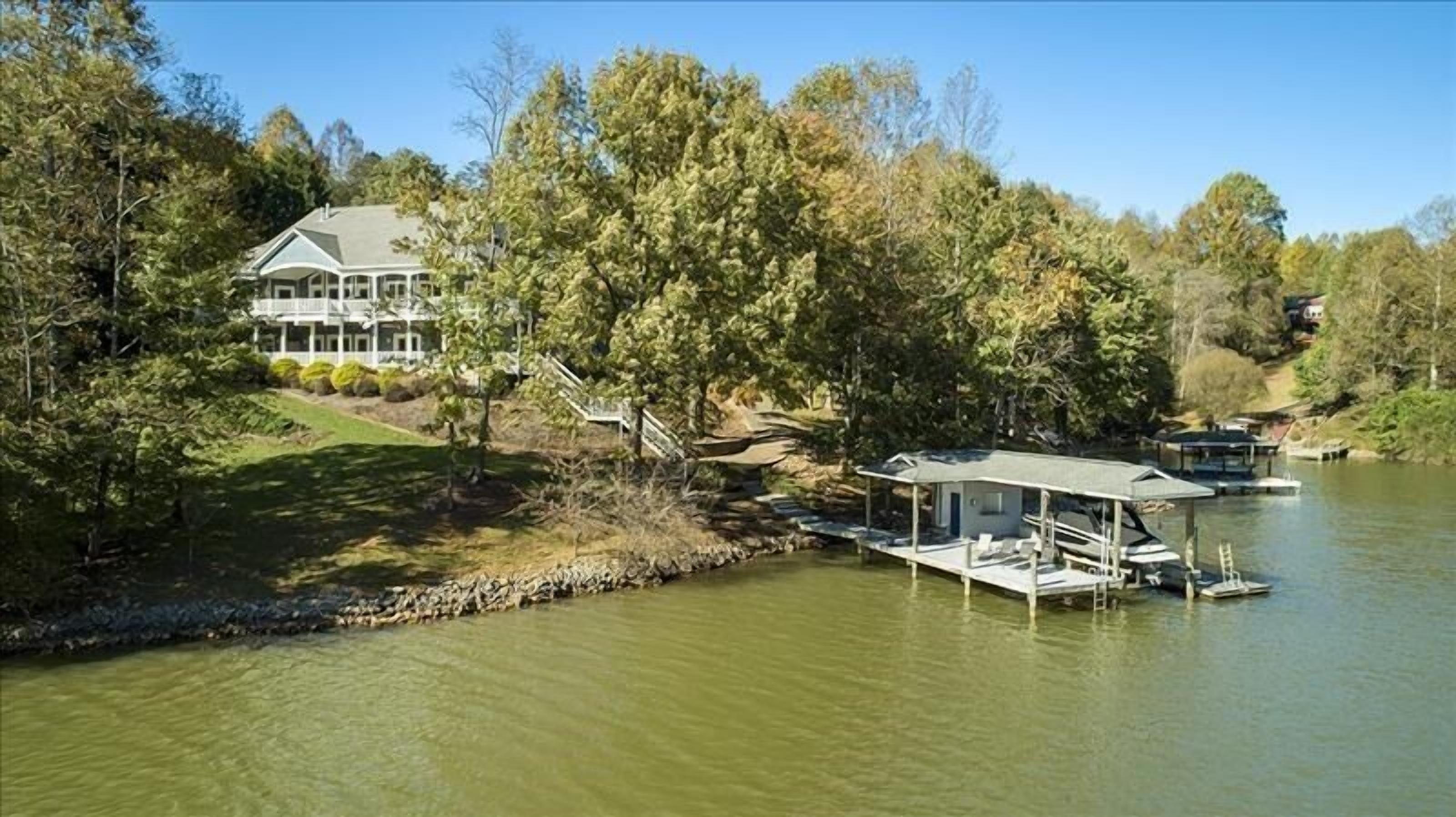 Showplace Home! Water Toys, Wifi & Hot Tub! Community Pool! Come Visit "Mello-D"!