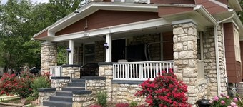 2Bed/1Bath ~ First Floor House, 7 min. Downtown 