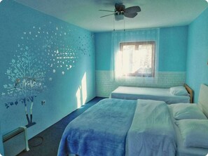 2 bedrooms, iron/ironing board, WiFi, bed sheets