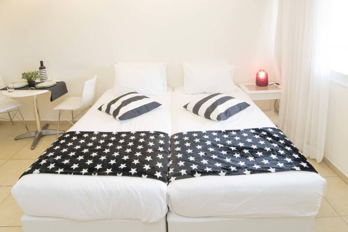 Studio supérieur, 1 grand lit | Lit avec matelas Tempur-Pedic