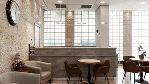 Lobby sitting area - Modern TLV (Tel Aviv)