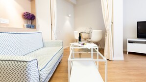 Deluxe Junior Suite | Tempur-Pedic beds, laptop workspace, blackout curtains, soundproofing - Modern TLV (Tel Aviv)