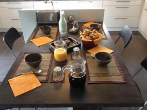 Breakfast area - La Maison de Benjamin (La Chapelle-Saint-Aubert)