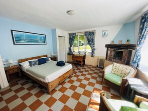 1 bedroom, free WiFi, bed sheets - Le Gite D'Ile (1 Bedroom, Sleeps 2) (Souleuvre En Bocage)