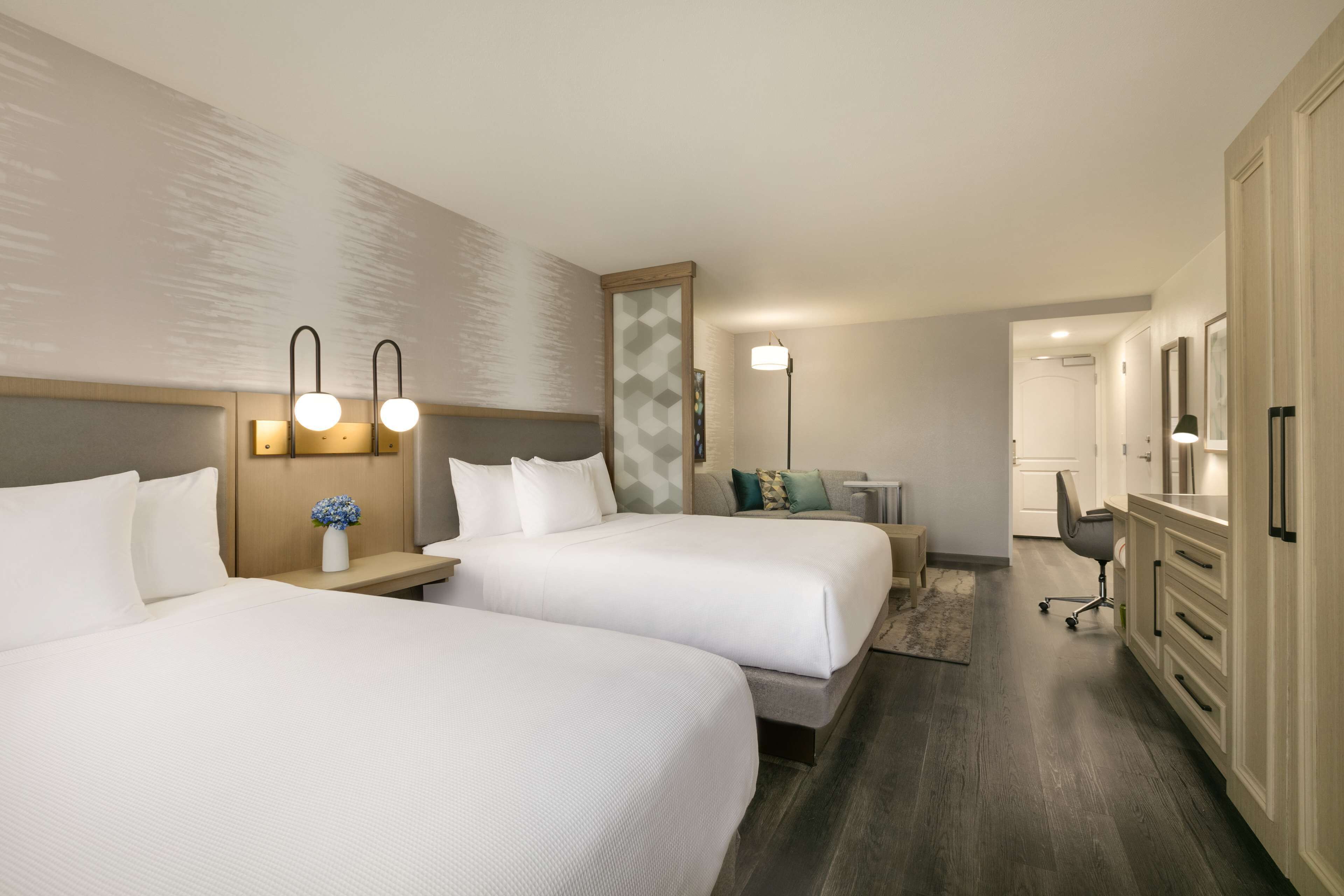 premium bedding, in-room safe, desk, laptop workspace