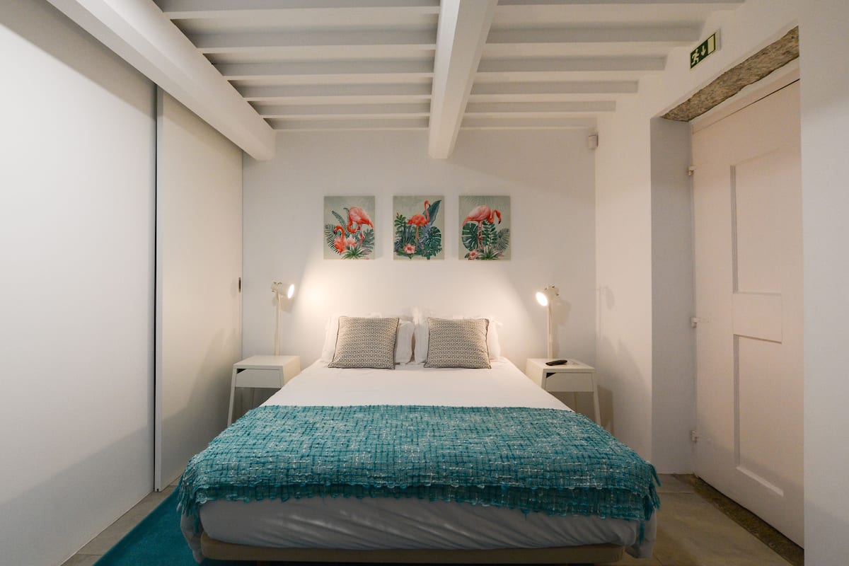 Standard Double Room, 1 Double Bed | Bathroom | Shower, hair dryer, bathrobes, towels