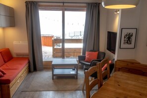 Télévision, lecteur de DVD, médiathèque, vidéothèque