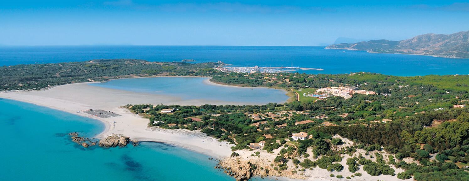 Plage, chaises longues