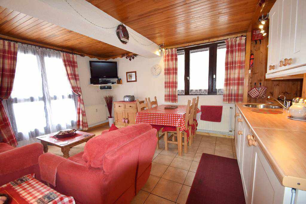 Flatskjerm-TV og DVD-spiller