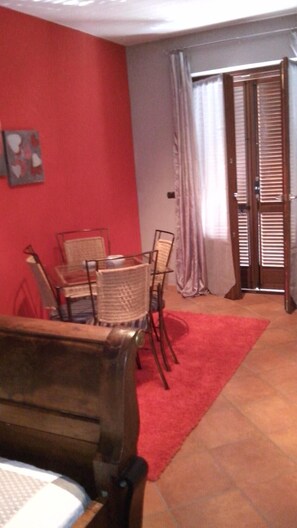 Minibar, iron/ironing board, free WiFi, bed sheets - B&B Casa Carolina (Castellinaldo)
