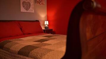 Minibar, iron/ironing board, free WiFi, bed sheets