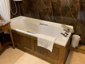 Super King Four Poster Room (Room 1) | Bathroom