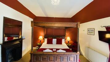 Super King Four Poster Room (Room 1) | Free WiFi, bed sheets