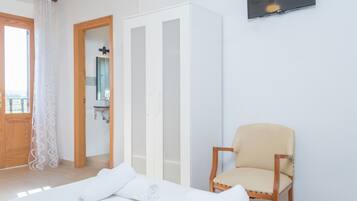 6 slaapkamers, een strijkplank/strijkijzer, gratis wifi, beddengoed