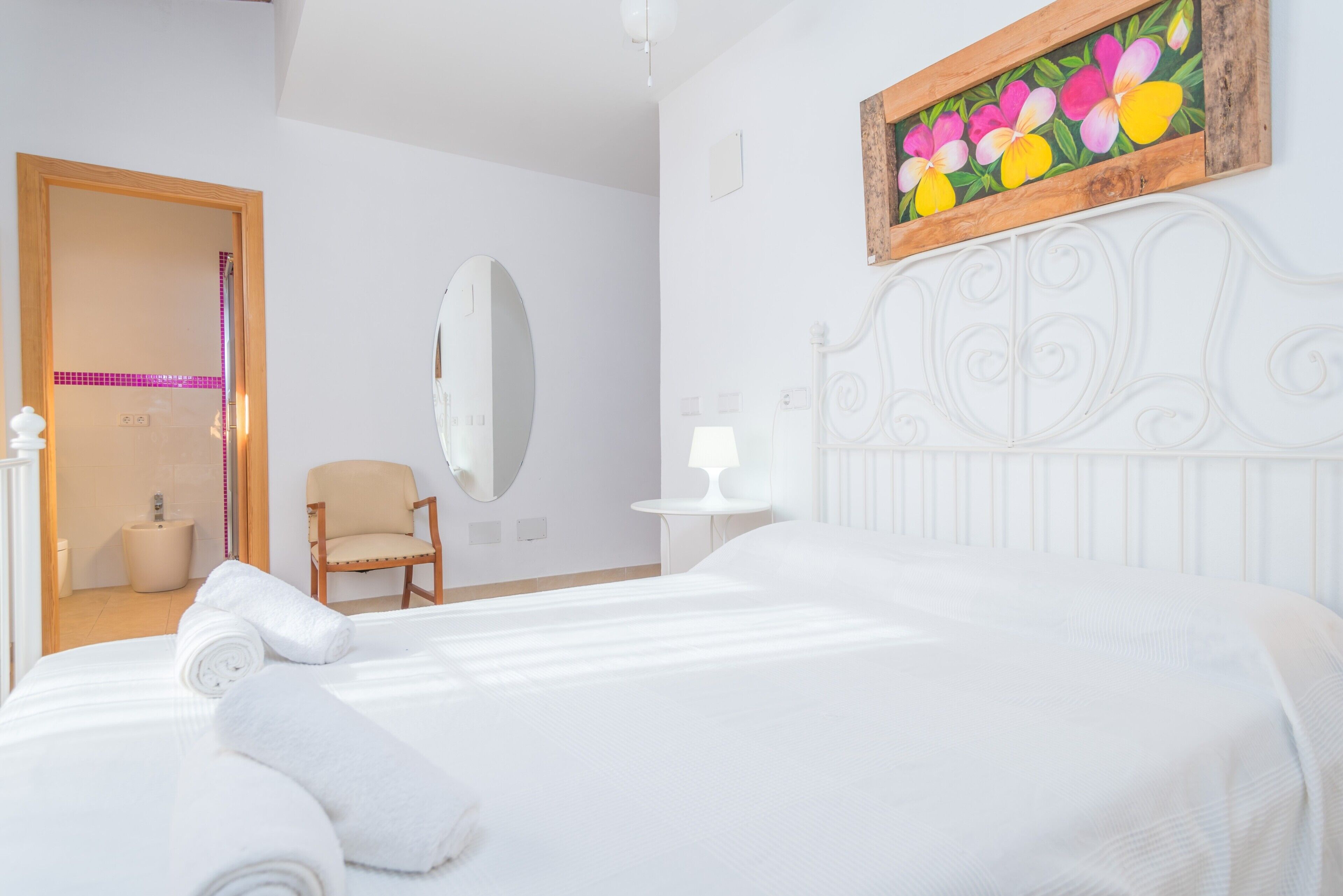6 slaapkamers, een strijkplank/strijkijzer, gratis wifi, beddengoed