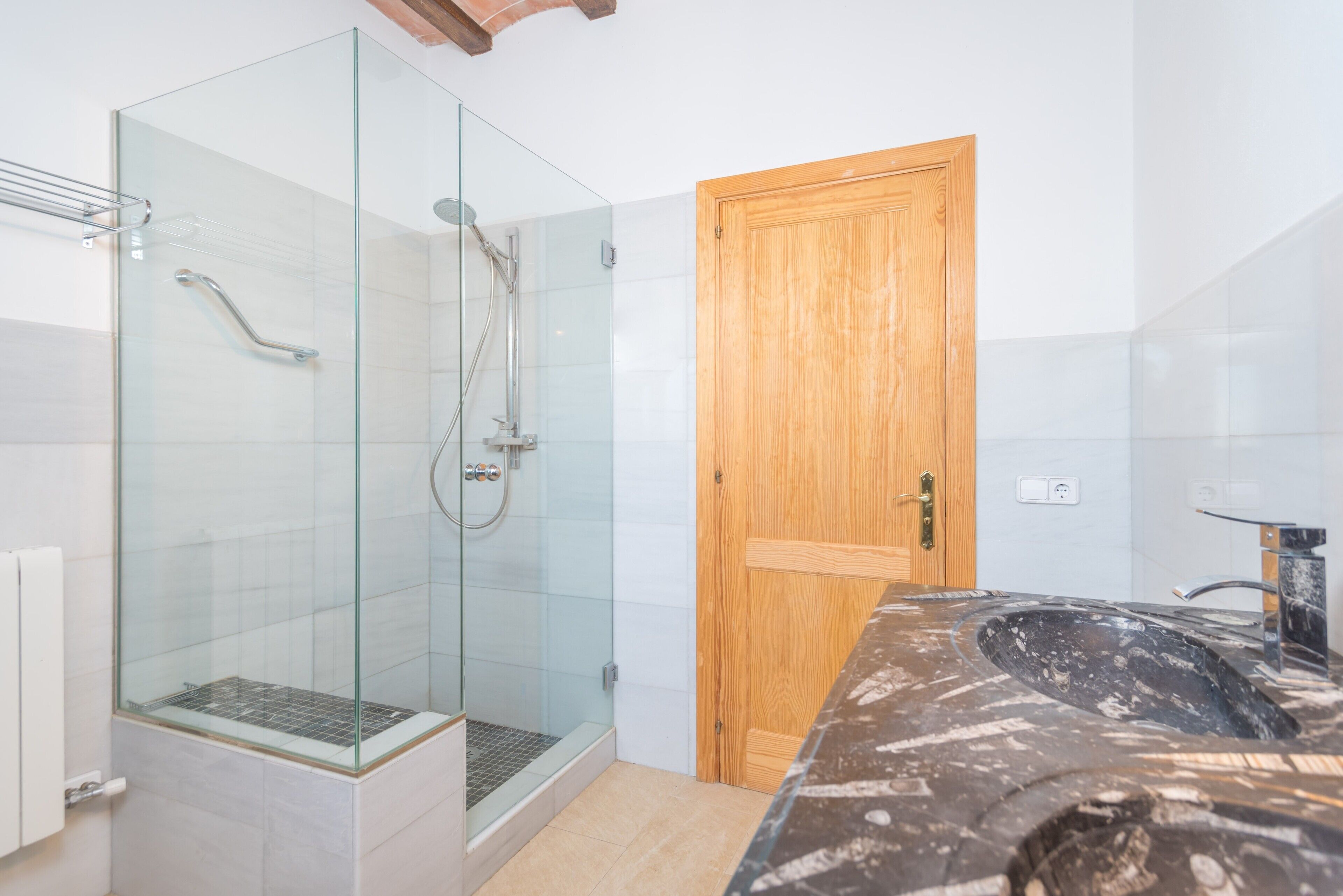 Dusche, Haartrockner, Bidet, Handtücher