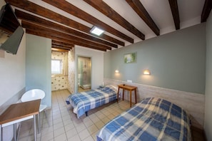 Decoración personalizada, muebles diferentes y wifi gratis