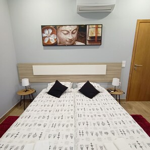 Double or Twin Room, Private Bathroom | Soundproofing, free WiFi, bed sheets - Good Vibes - Lagos Guest House (Lagos)