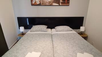Chambre Double ou avec lits jumeaux, salle de bains privée | Chambres insonorisées, Wi-Fi gratuit, draps fournis