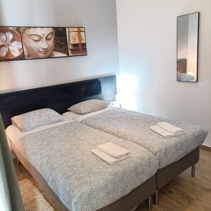 Double or Twin Room, Private Bathroom | Soundproofing, free WiFi, bed sheets - Good Vibes - Lagos Guest House (Lagos)
