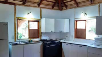 Family Cabin, 1 Bedroom, Garden View | Private kitchen | Mini-fridge