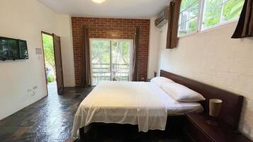 Standard-Doppelzimmer, Mehrere Betten, Gartenblick | Verdunkelungsvorhänge, Bügeleisen/Bügelbrett, Bettwäsche