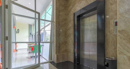 RedDoorz Plus near Alun Alun Kejaksan Cirebon