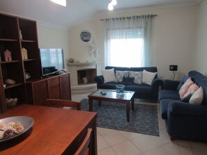 Smart TV, fireplace