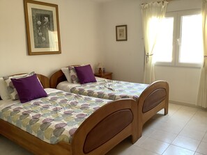 3 soverom, strykejern/-brett, wi-fi og sengetøy