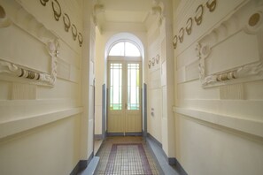 Interior - Spacious Art Nouveau apartment with subway nearby in Schönbrunn area (Wien)