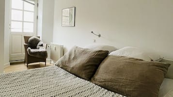 1 bedroom, iron/ironing board, free WiFi