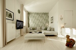 2 bedrooms, iron/ironing board, travel cot, free WiFi