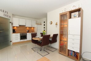 Kühlschrank, Mikrowelle, Geschirrspüler